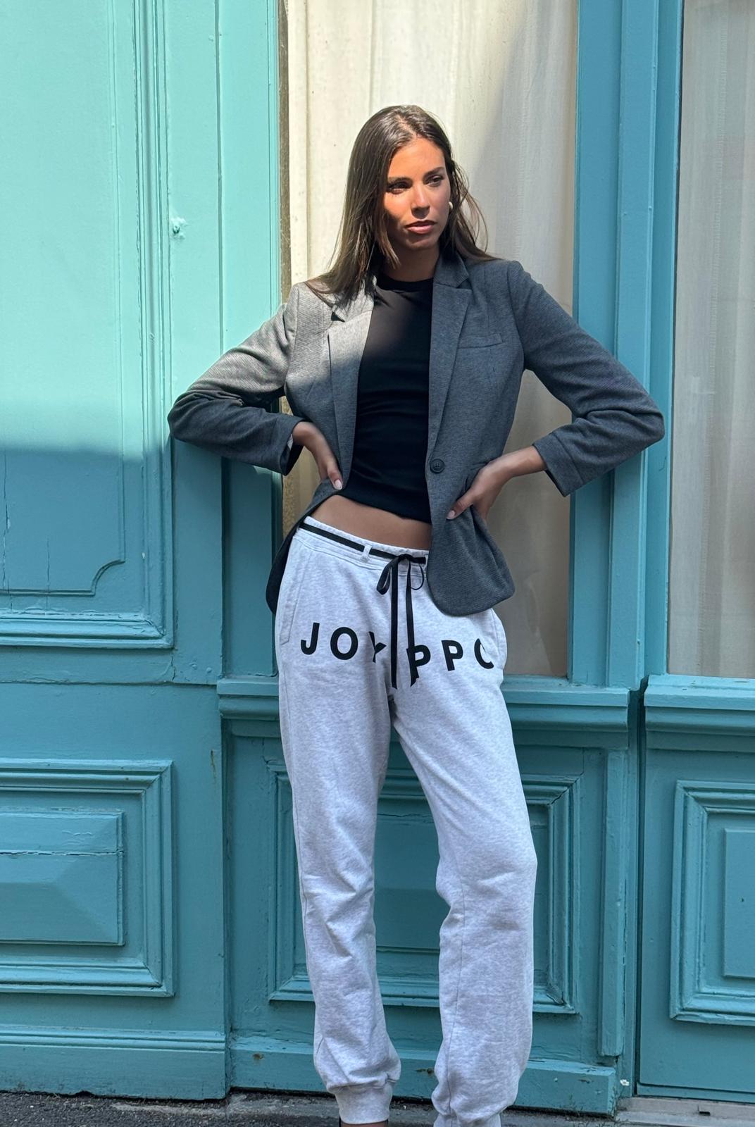 Jogging femme avec talons : comment créer une silhouette chic et féminine ?