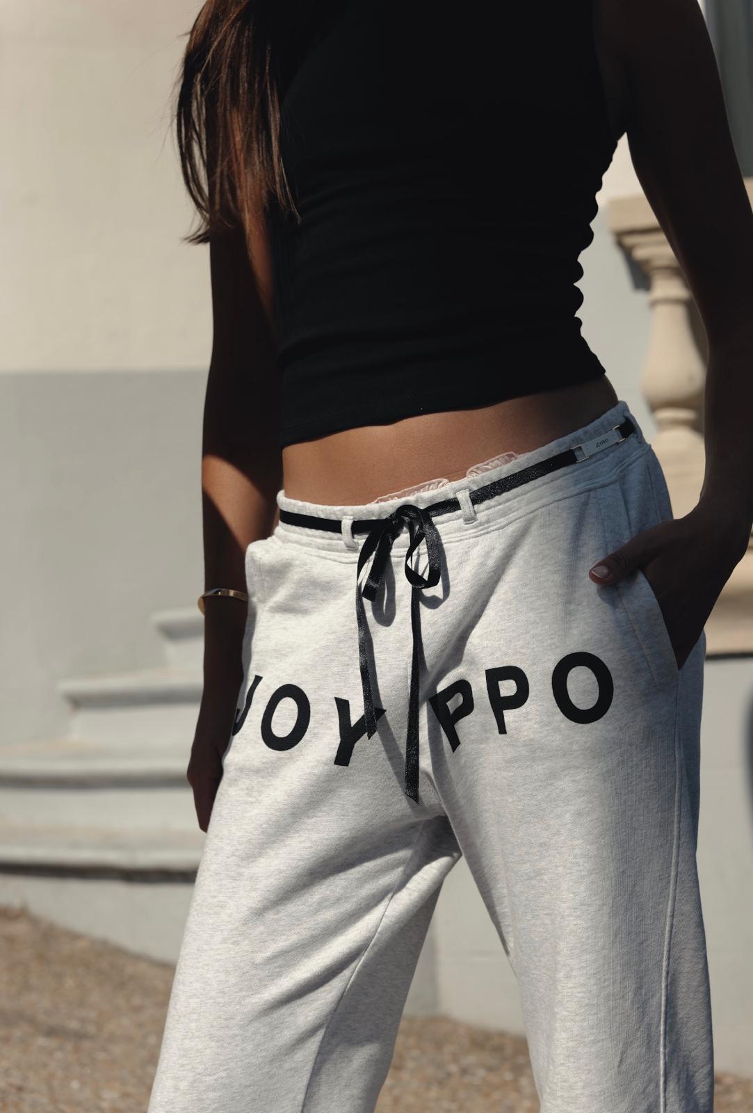 Jogging femme taille basse : comment choisir une coupe élégante qui sublime la silhouette ?